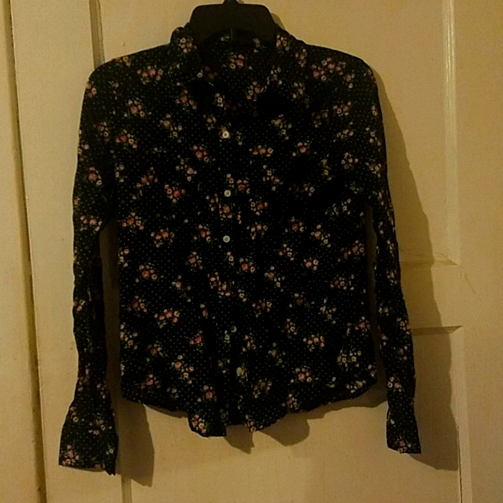Womans long sleeve, patterned button up